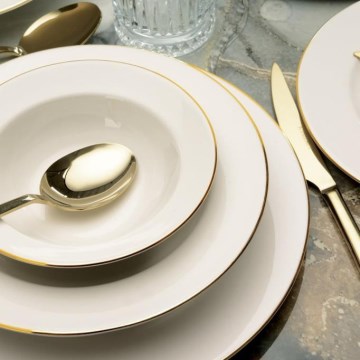 24-delig servies van porselein in crème met gouden accenten