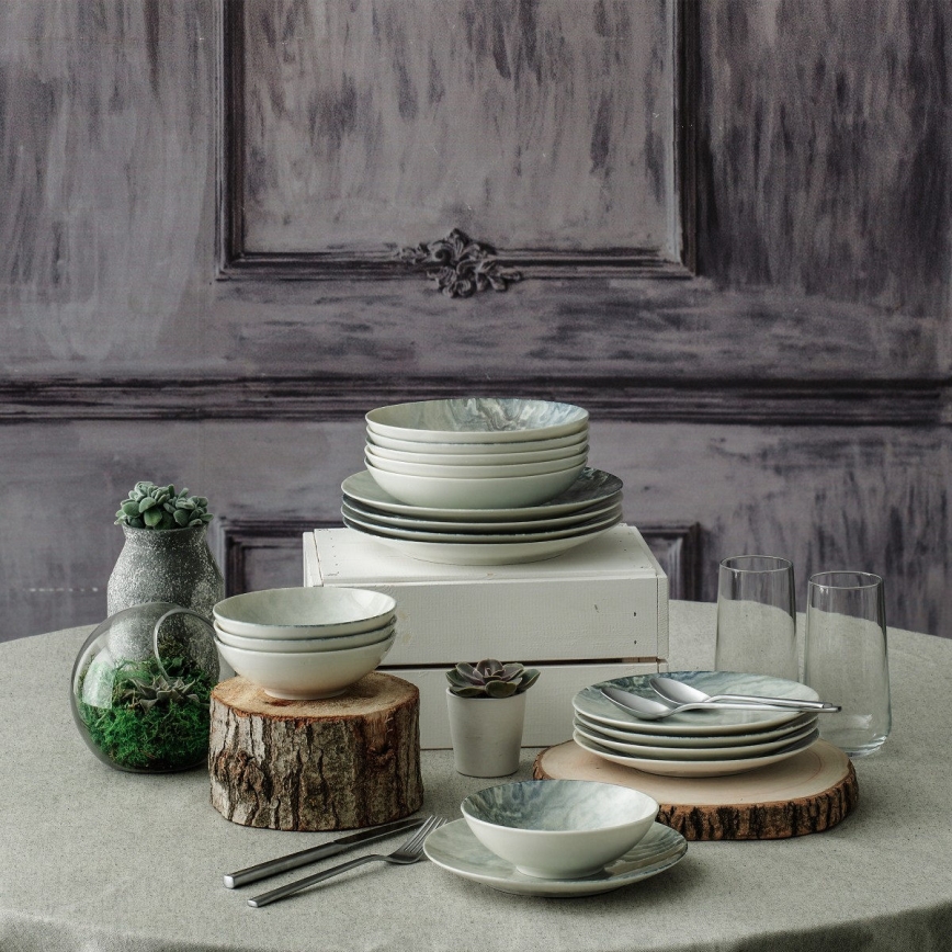 24-delige serviesset van bruin porselein