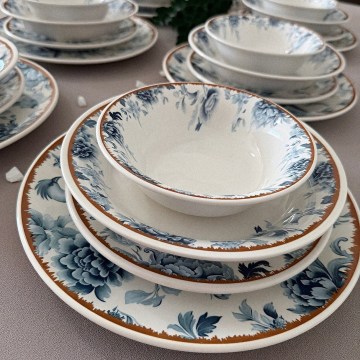 24-delige serviesset van keramiek, wit/blauw/bruin