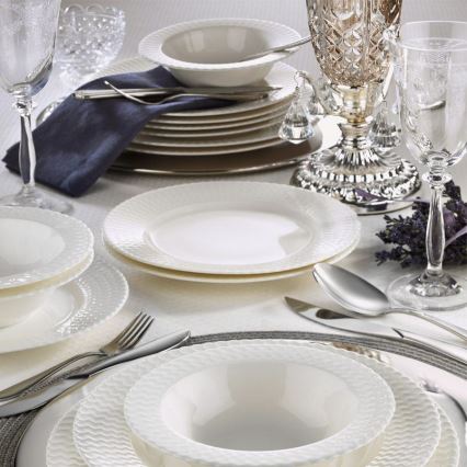 24-delige serviesset van wit porselein
