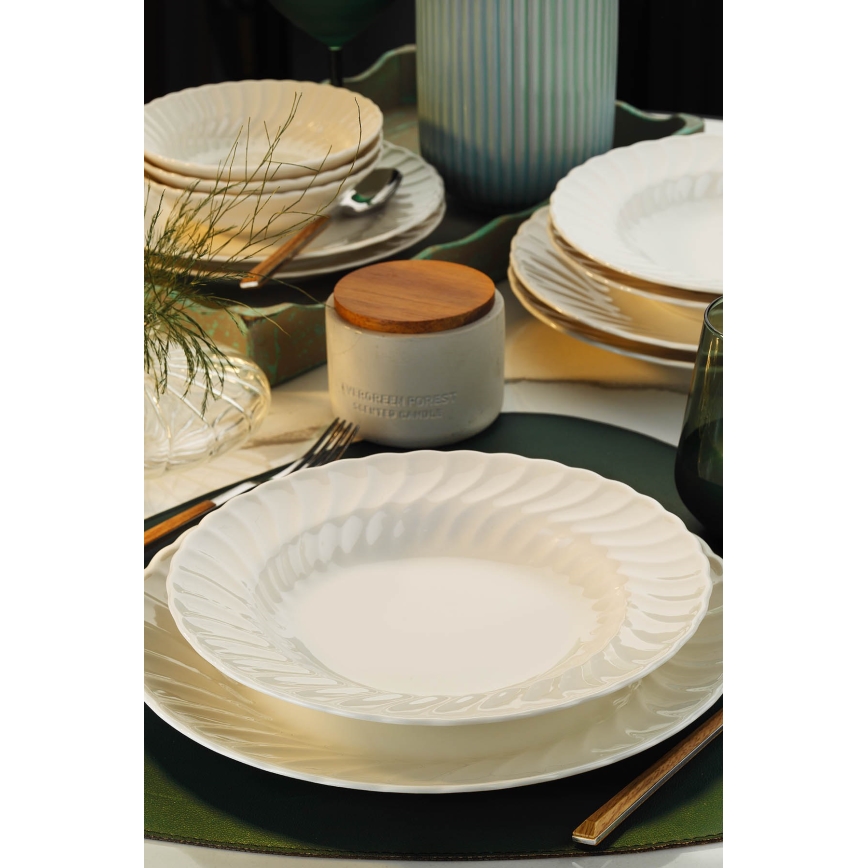 24-delige witte serviesset van porselein