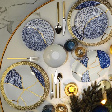 28-delige serviesset van porselein — wit met gouden en blauwe accenten