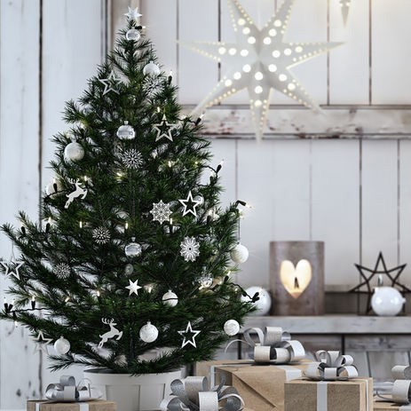 Kunstmatige boom. Een kerstsfeer die niet bladverliezend is