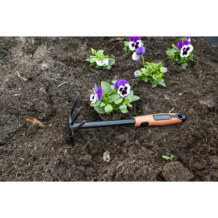 BLACK+DECKER - Tuinschoffel met een drietandige grondwoeler 30 cm
