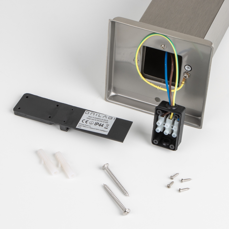 Brilagi - Buitenlamp met 2 SCHUKO-stopcontacten NOVA 1xE27/15W/230V 40 cm IP44 mat chroom