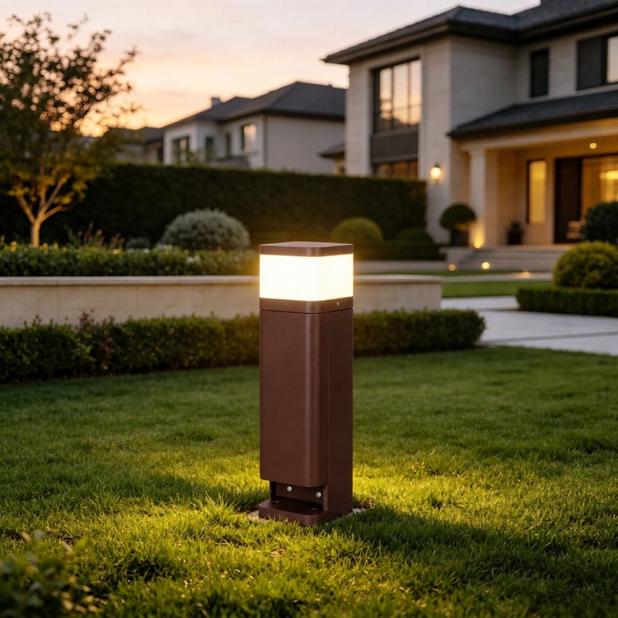 BRILAGI - Buitenlamp met 2 SCHUKO-stopcontacten PILLAR 1xG9/11W/230V IP44 bruin