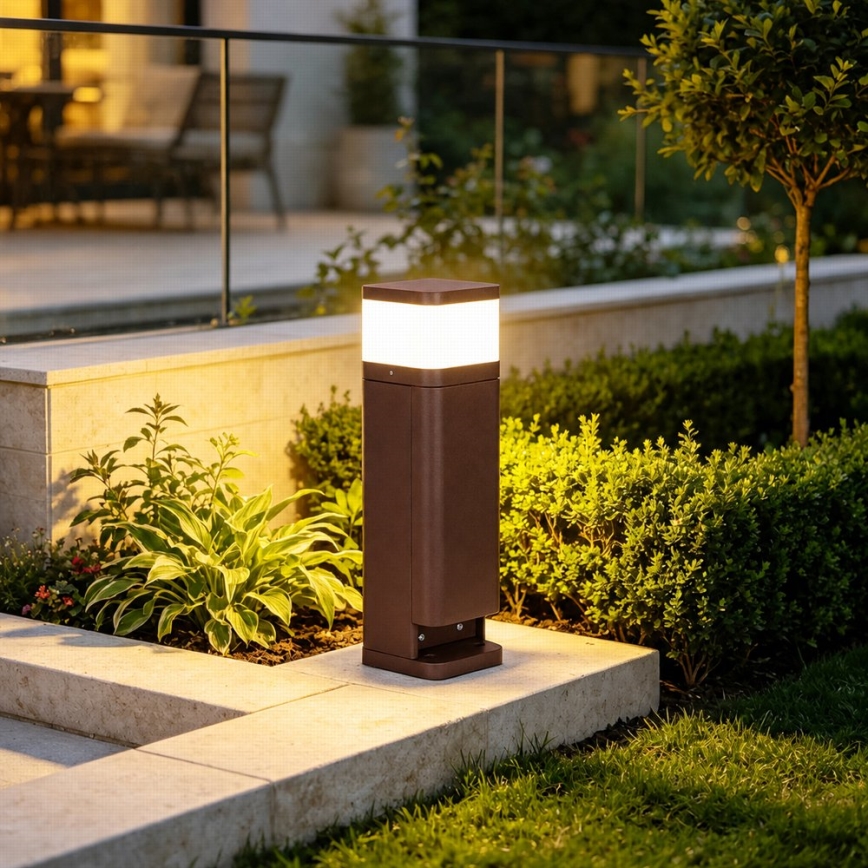 BRILAGI - Buitenlamp met 2 SCHUKO-stopcontacten PILLAR 1xG9/11W/230V IP44 bruin