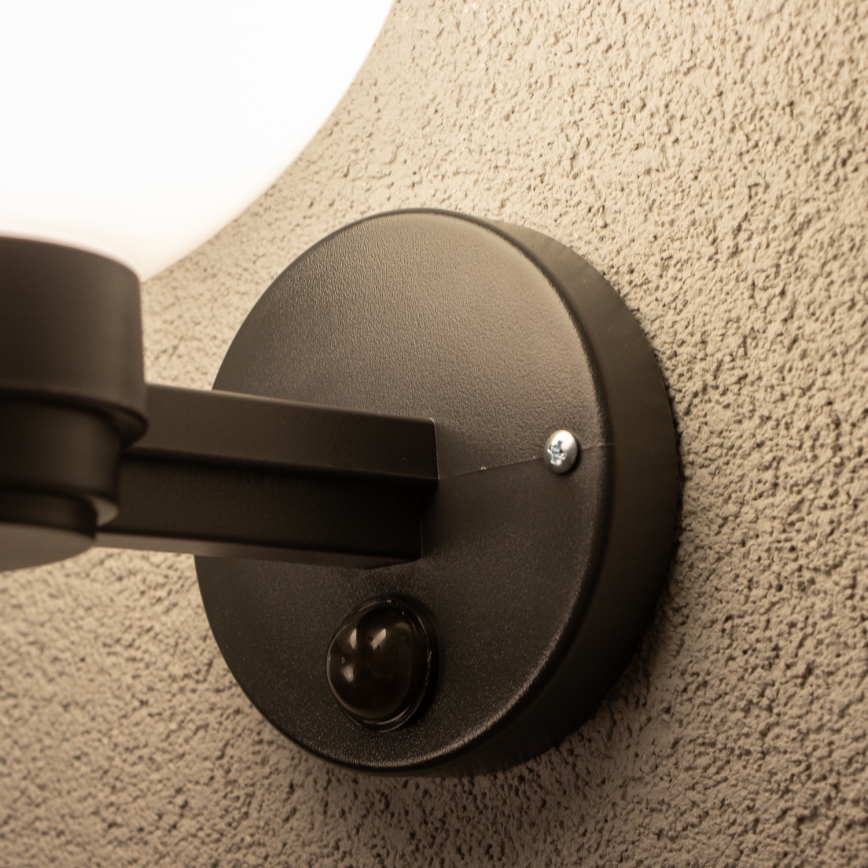 BRILAGI - Buitenmuurlamp met bewegingssensor HARBOR 1xE27/40W/230V IP33 zwart/wit