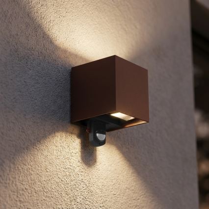 Brilagi - CUBE LED/6W/230V buitenwandlamp met sensor, bruin, IP65