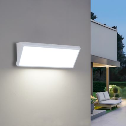 Brilagi - LED buitenwandlamp met sensor TRIANGLE LED/42W/230V 45 cm wit IP65