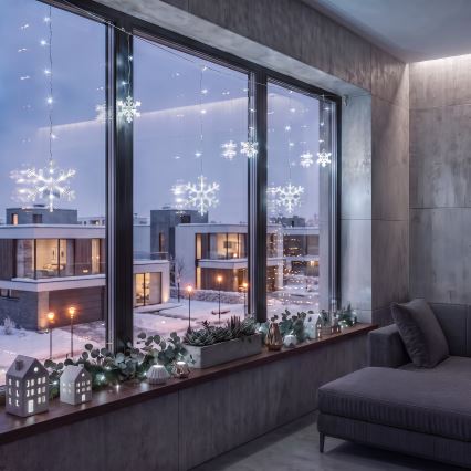 BRILAGI - LED kerstgordijn 77xLED/3xAA/USB 3,8m sneeuwvlokken koud wit