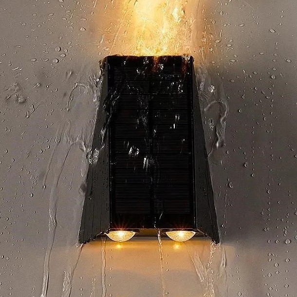 Brilagi - LED Solar wandlamp PYRAMID LED/2W/3,2V 1300 mAh IP54
