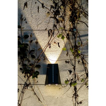 Brilagi - LED Solar wandlamp PYRAMID LED/2W/3,2V 1300 mAh IP54