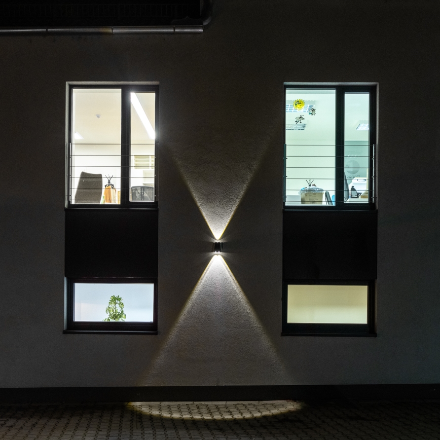 Brilagi - LED Solar wandlamp PYRAMID LED/2W/3,2V 1300 mAh IP54