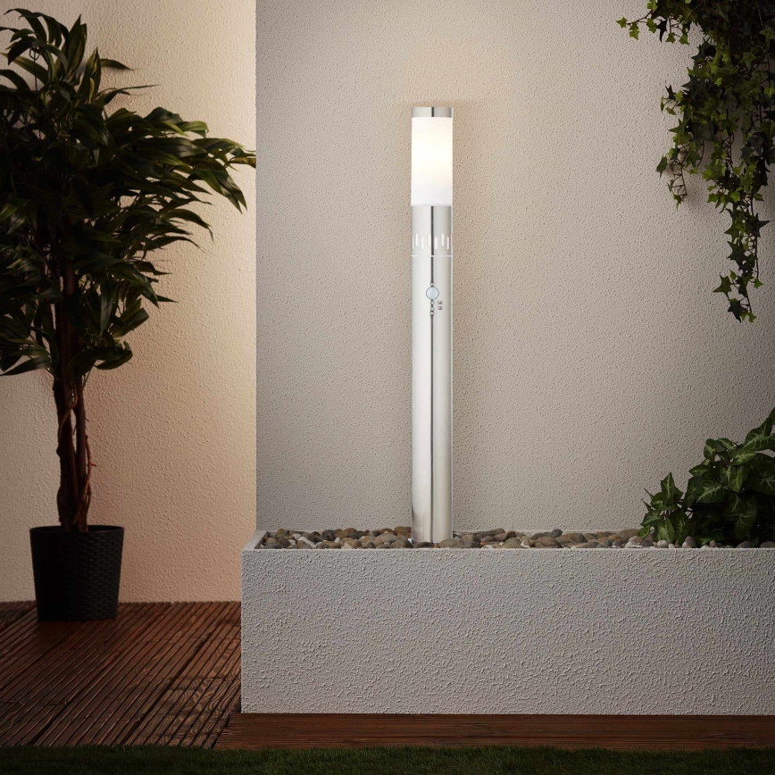 Brilliant - LED Buitenlamp met een sensor LEIGH LED/0,9W/230V + 1xE27/11W 80 cm IP44 glanzend chroom