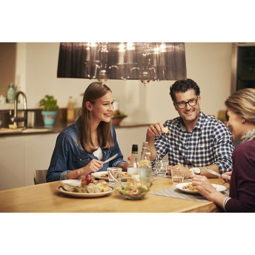Dimbare LED kaarslamp Philips Warm Glow E14/4W/230V - KAARS