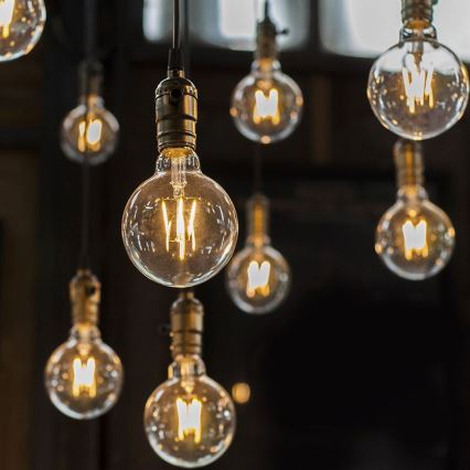 Dimbare LED Lamp FILAMENT G125 E27/8W/230V 2200K