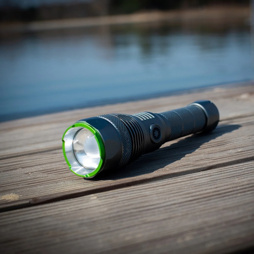 Dimbare oplaadbare LED zaklamp met powerbankfunctie LED/30W/5V IPX7 3000 lm 4000 mAh