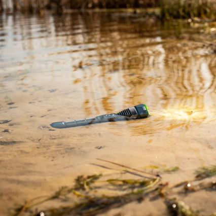 Dimbare oplaadbare LED zaklamp met powerbankfunctie LED/30W/5V IPX7 3000 lm 4000 mAh