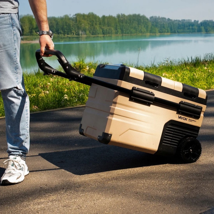 Draagbaar autokoelkast met LCD scherm 39 l 230V/12V/24V bruin