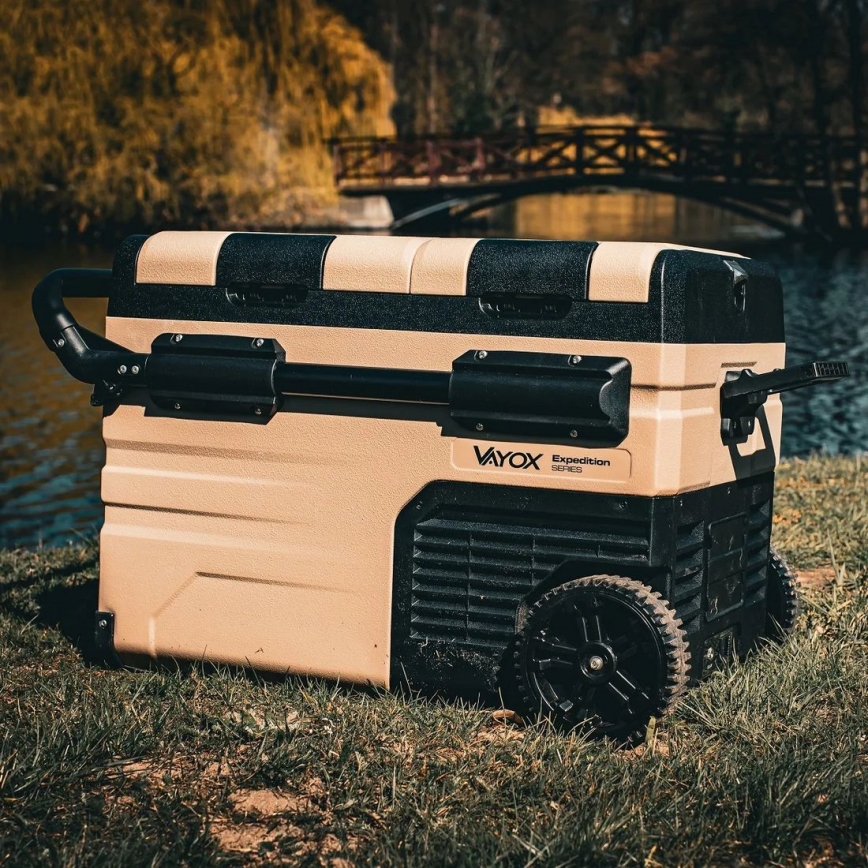 Draagbaar autokoelkast met LCD scherm 39 l 230V/12V/24V bruin