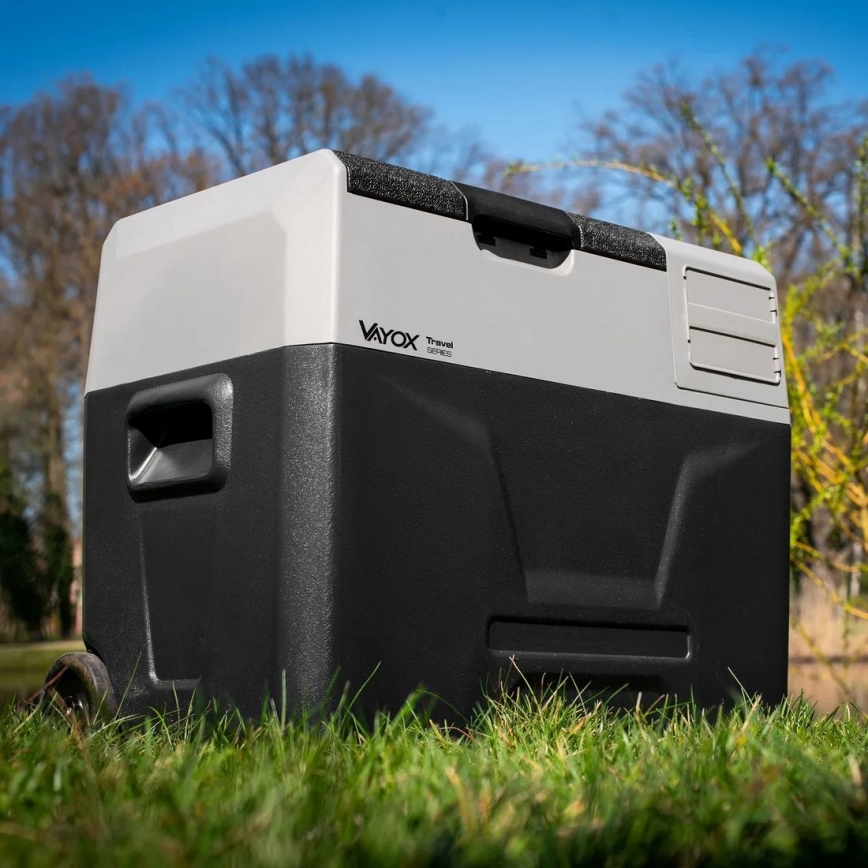 Draagbaar autokoelkast met LCD scherm 40 l 230V/12V/24V zwart