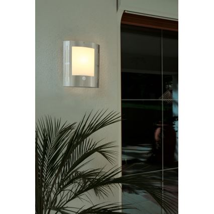 EGLO - Buiten wandlamp met sensor 1xE27/15W/230V IP44