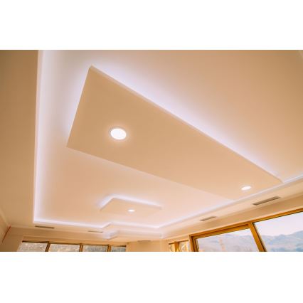 Hangende LED Badkamer plafond verlichting VEGA LED/12W/230V 2800K diameter 16,8 cm IP44 sneeuw wit