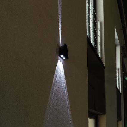 LED Solar wandlamp met sensor LED/2W/5V IP54 1300 mAh