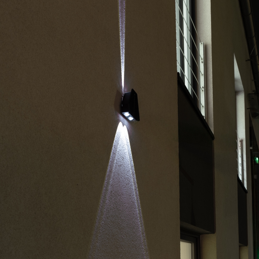 LED Solar wandlamp met sensor LED/2W/5V IP54 1300 mAh