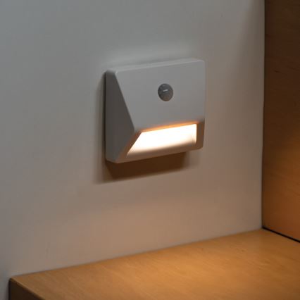 LED-inbouwarmatuur met bewegings- en schemersensor IRS LED/0,3W/3xAAA IP54 wit