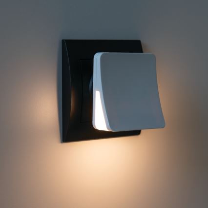 LED oriëntatielamp met schemersensor voor in het stopcontact HOFI LED/0,28W/230V wit