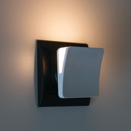 LED oriëntatielamp met schemersensor voor in het stopcontact HOFI LED/0,28W/230V wit