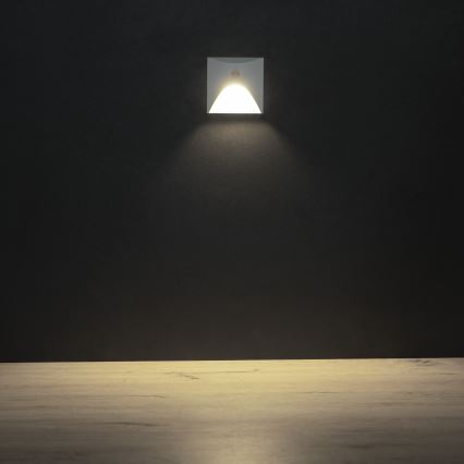 LED-traparmatuur met bewegings- en schemersensor EXIN LED/2,5W/230V 4000K IP65 wit vierkant