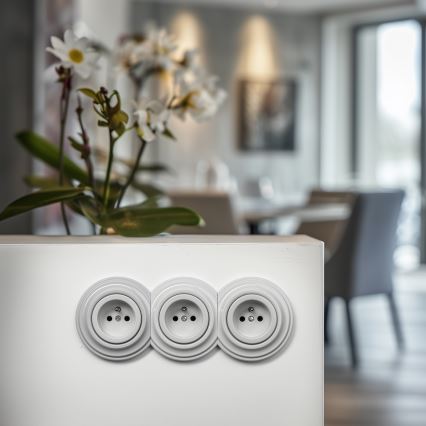 Kliklap - Drievoudig retro wandcontactdoos met afdekraam, 230V, keramisch, wit