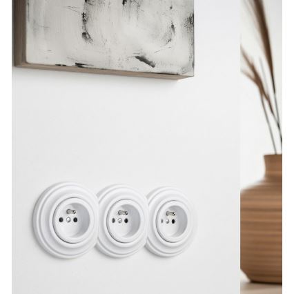 Kliklap - Drievoudig retro wandcontactdoos met frame 230V sneeuwwit