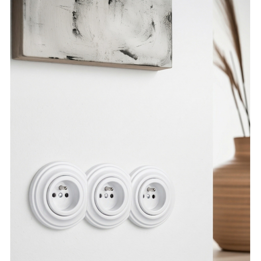 Kliklap - Drievoudig retro wandcontactdoos met frame 230V sneeuwwit