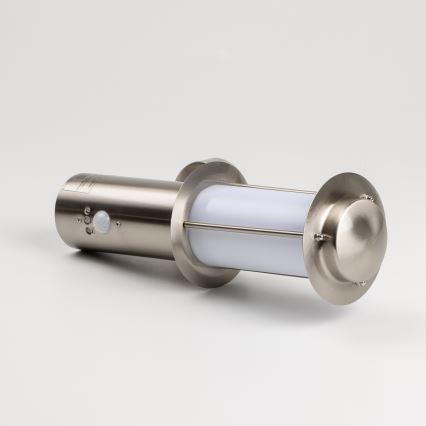 LED buitenwandlamp met bewegingssensor 1xE27/4,9W/230V IP44 mat chroom