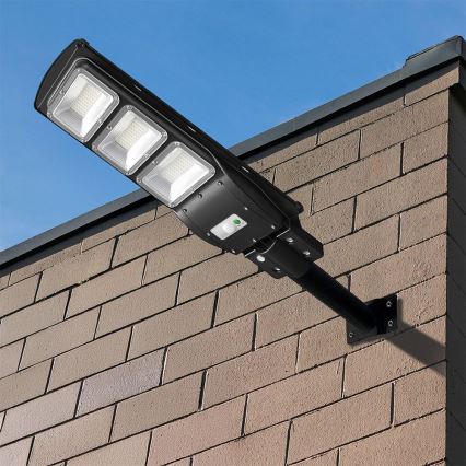 LED dimbare solar straatlamp met bewegings- en schemersensor LED/12W/3,2V 6000K IP65 10000 mAh zwart + afstandsbediening