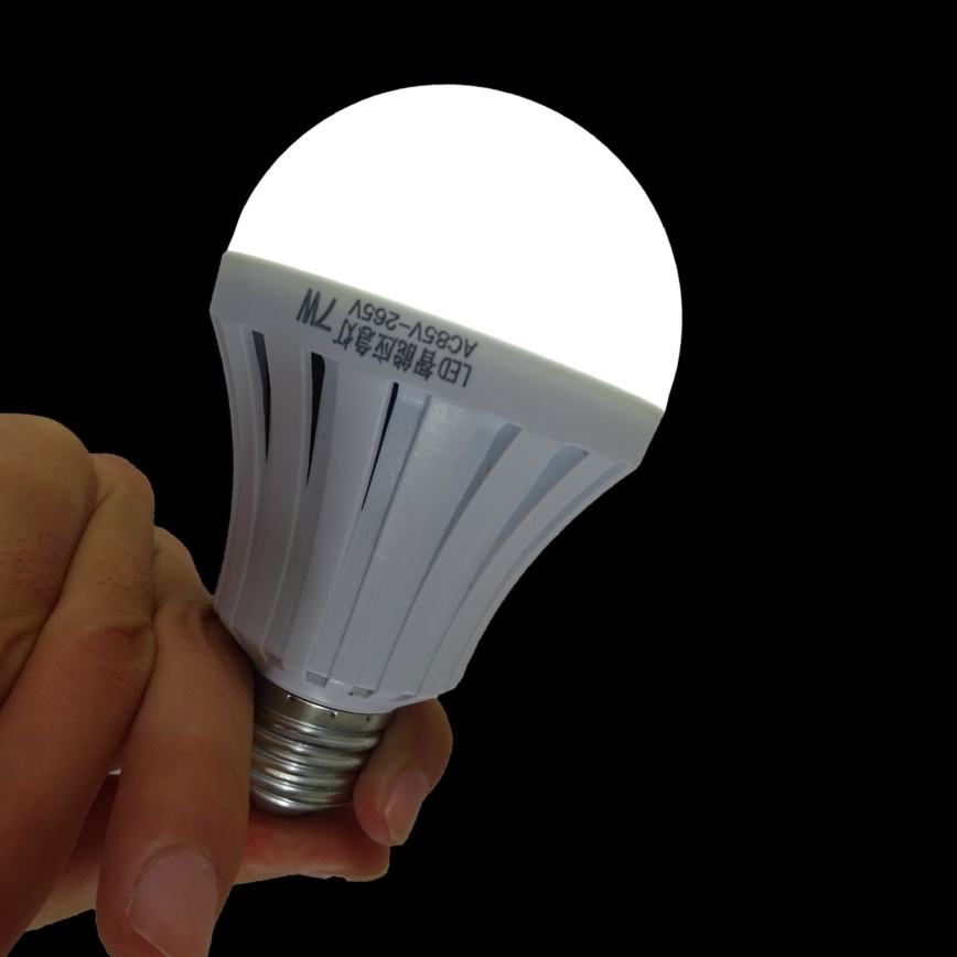 LED Lamp met Batterij Li-Ion A70 E27/7W/230V 4000K - Fulgur 24016