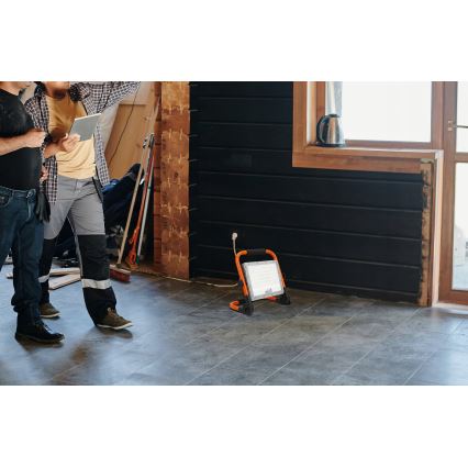 LED schijnwerper met statief LED/100W/230V 4500K IP65 oranje