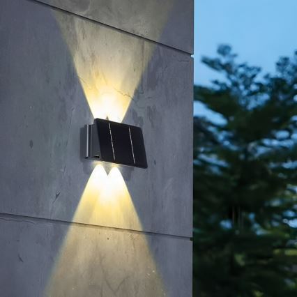LED Solar wandlamp 4xLED/1,5W/3,7V 1500 mAh IP54 zwart