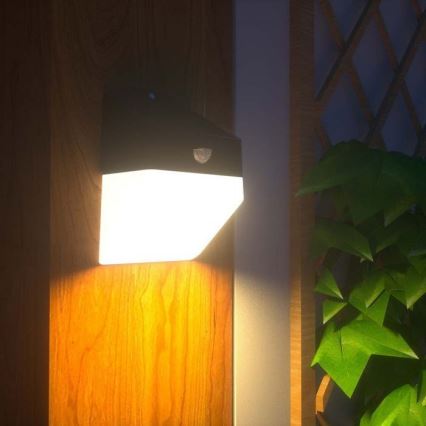 LED Solar wandlamp met sensor LED/2W/3,7V 4000K IP65 1200 mAh