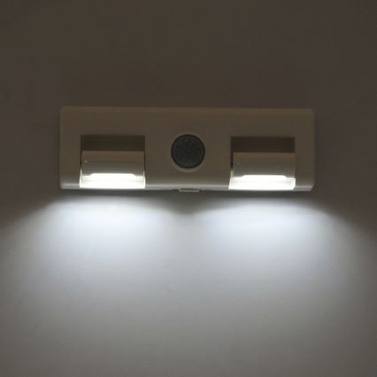 LED Wandlamp met sensor LED/3xAAA/4,5V