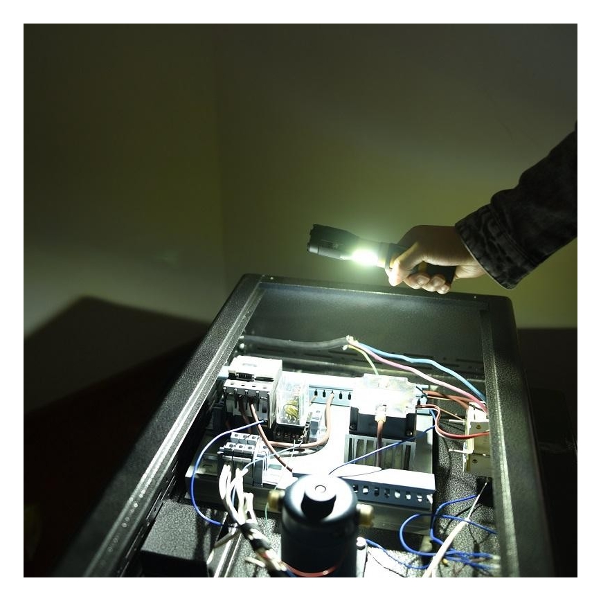 LED Zaklamp LED/5W/3xAAA