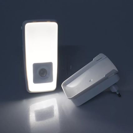 Ledvance - LED Oriëntatie Stopcontact Lamp met Sensor LUNETTA LED/2W/230V