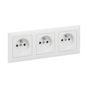 Legrand - Drievoudige wandcontactdoos met afdekraam SUNO 250V wit