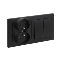 Legrand - Dubbel huishoudelijk stopcontact en dubbele serieschakelaar nr. 5 met afdekraam SUNO 250V zwart