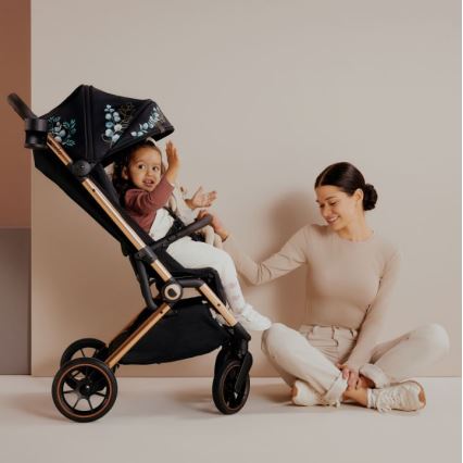 Lionelo - Sportieve kinderwagen CLOE zwart/blauw/goud