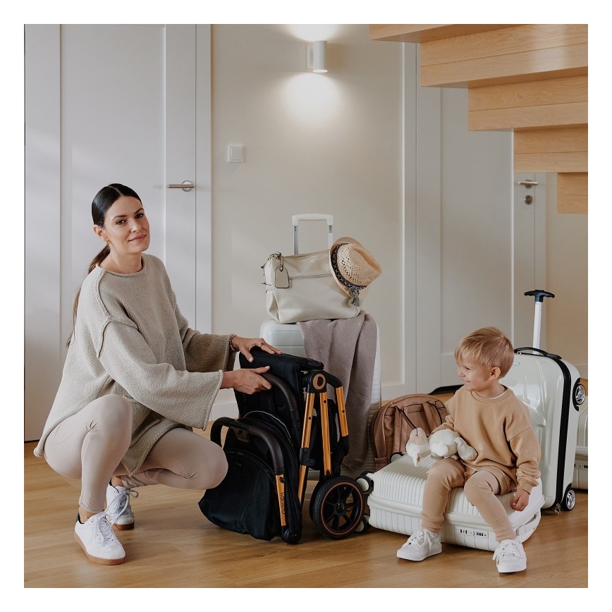 Lionelo - Sportieve kinderwagen CLOE zwart/goud